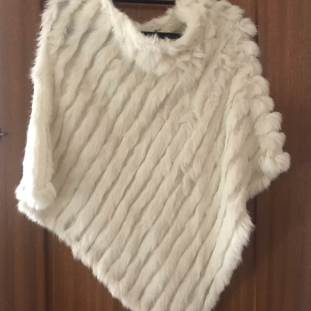 Love token rabbit fur cape white